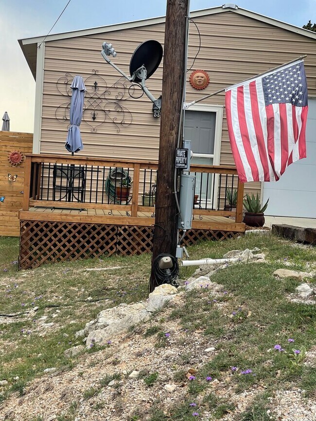 Building Photo - NEW ON MARKET