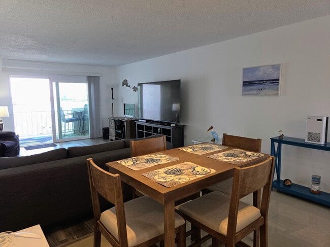 Building Photo - 285 107th Ave