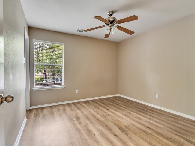 Building Photo - 34 W Sage Creek Pl