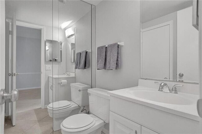 Building Photo - 12 NE 20th Ct