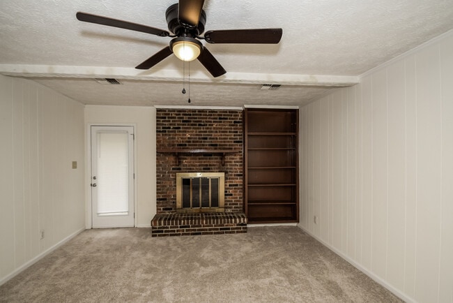 Building Photo - 623 Marlyn Dr