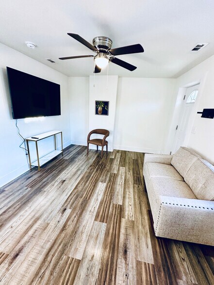 Building Photo - 401 Cedar Lane Rd