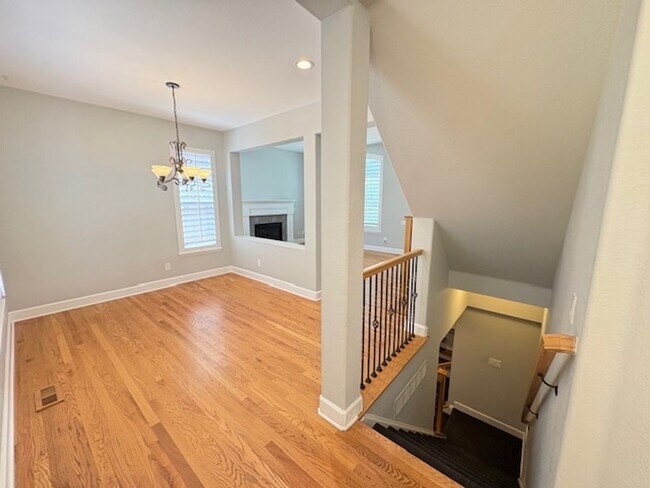 Building Photo - Wow - Lowry Stunner!  4 bed, 3.5 Bath, Fin...