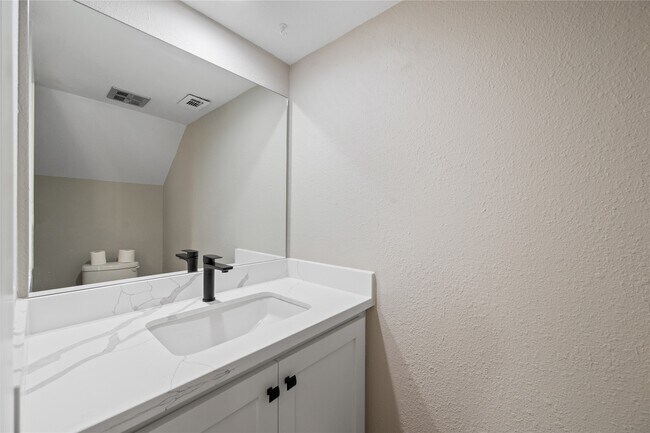 Building Photo - 2113 Lake Village Dr