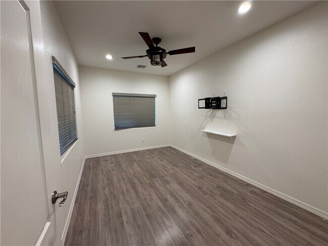 Building Photo - 2744 Buffalo Trl