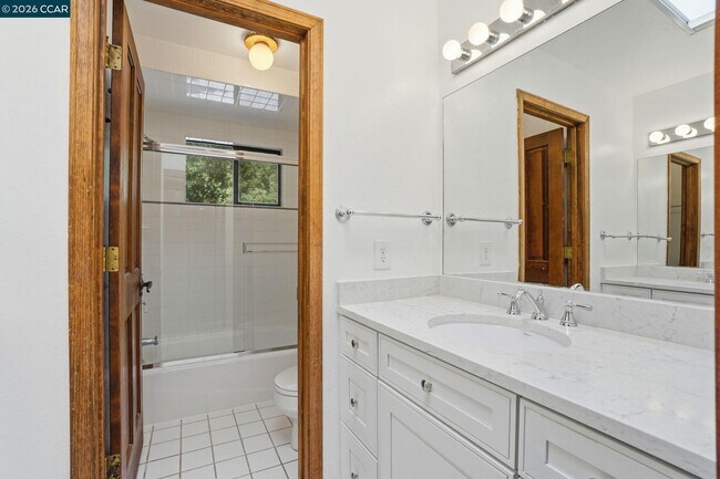 Building Photo - 2561 Rolling Hills Ct