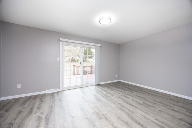 Building Photo - 1114 Bayless Pl