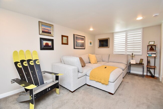 Building Photo - 2689 E Barbey Dr