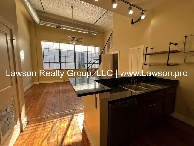 Building Photo - Luxury Apartment in Downtown Roanoke!