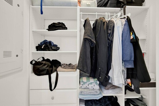 Building Photo - 121 NE 34th St