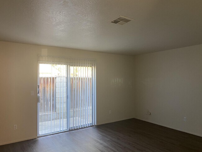 Building Photo - 3503 Shawnee Dr