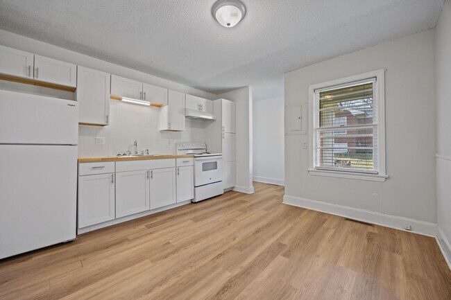 Building Photo - Duplex