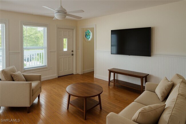 Building Photo - 2662 Riverview Dr