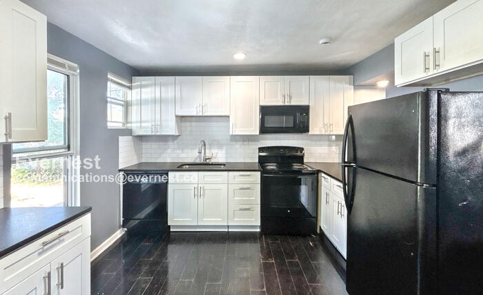 Building Photo - 39 S Yale Ave