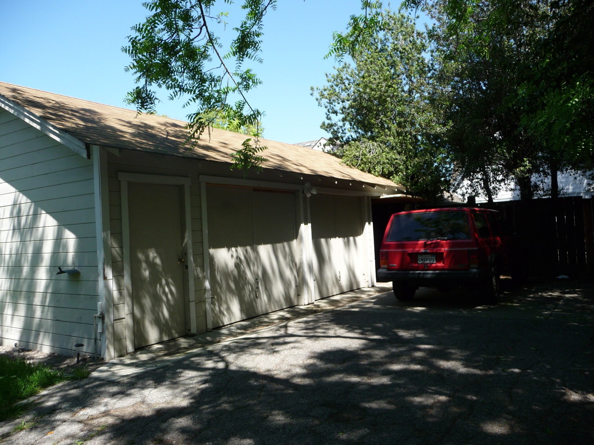 detached garage - 1066 Sherwood Ave