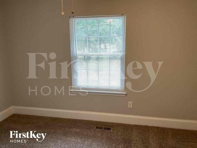 Building Photo - 901 Rich Rd