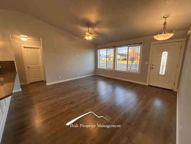 Building Photo - 2070 Kelly Dr