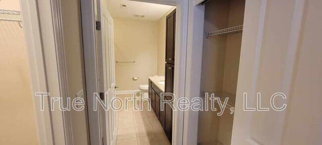 Building Photo - 960 Perry St