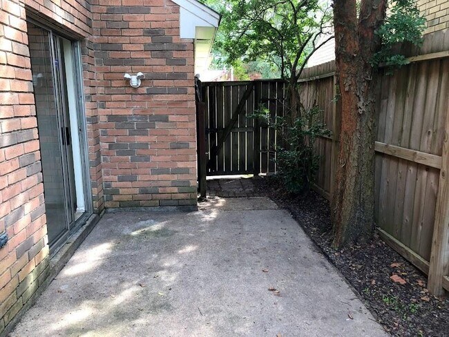 Building Photo - 18058 Glenledi Dr
