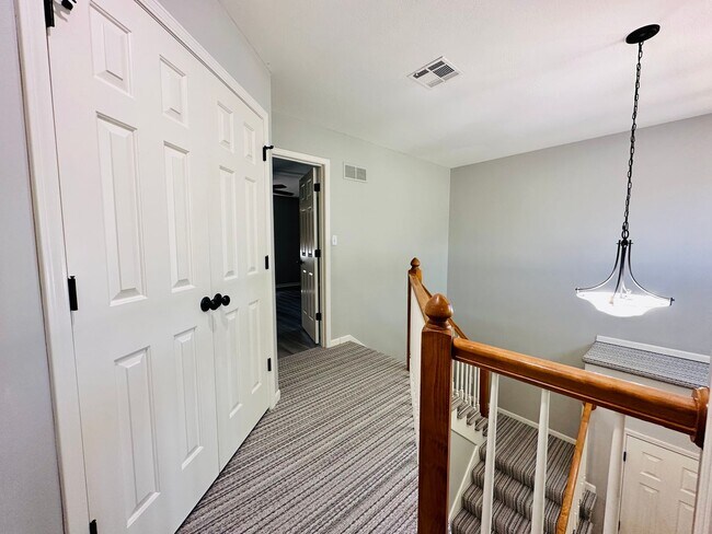Building Photo - {10709}  Spacious Overland Park Duplex + T...
