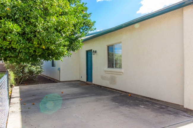 Building Photo - 909 E Drachman St
