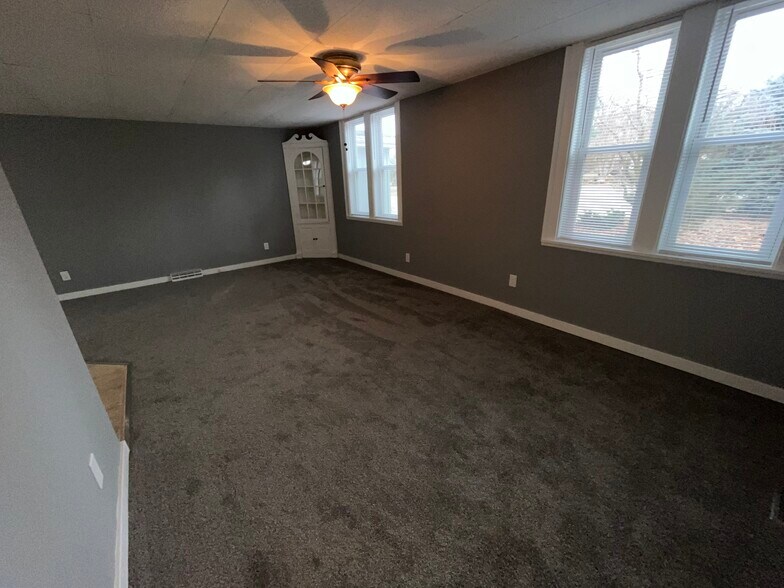 Building Photo - 100 Dixon Ave