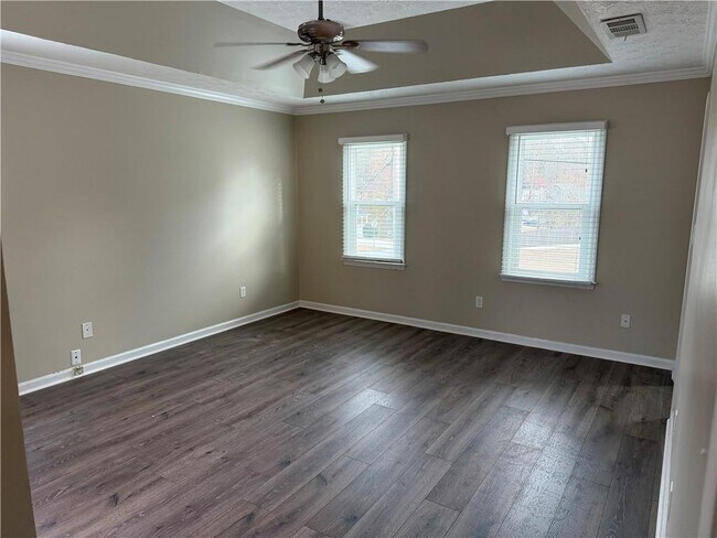 Building Photo - 2500 Foxglove Dr SW