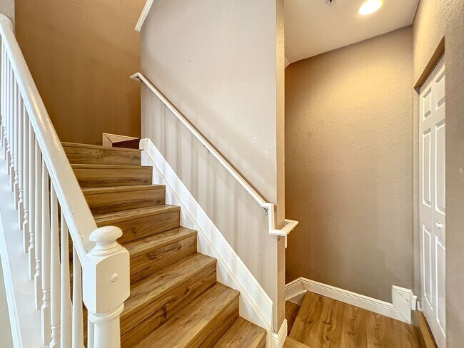 Building Photo - LUXURY 3 Bedroom / 2 Bath Townhome in a ga...