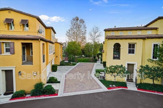 Building Photo - 27023 Fairway Ln