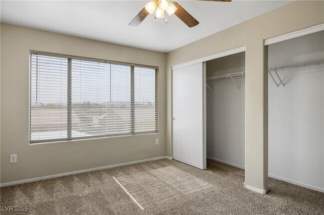 Building Photo - 5710 E Tropicana Ave