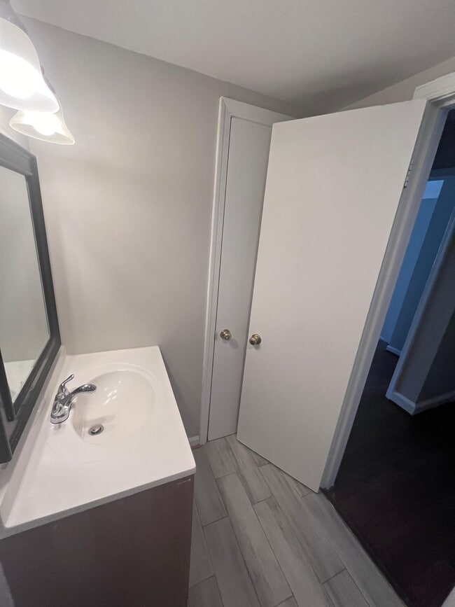 Building Photo - 1761 Addison Rd S