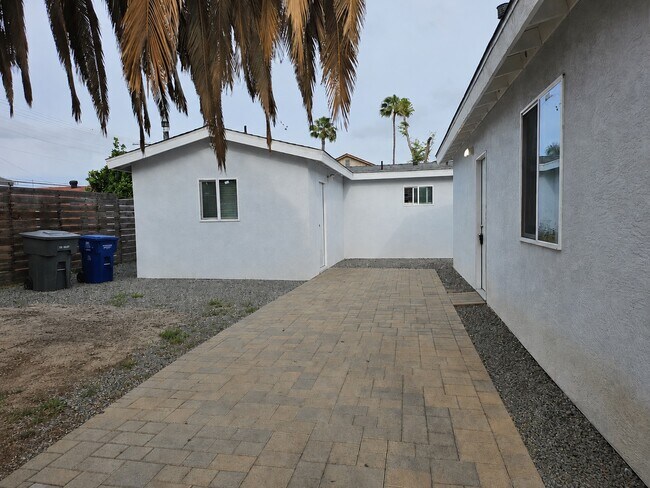 Building Photo - 249 Avenida De La Plaza