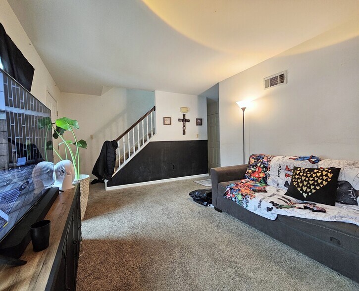 Building Photo - 70 Ironstone Dr