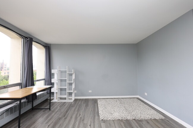 Building Photo - 1401 E 55th St