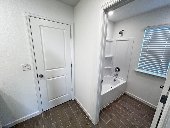 Building Photo - Brand New 4/3.5 Two Story Home with Loft. ...