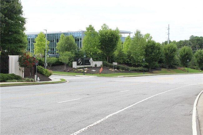 Building Photo - 901 Abernathy Rd NE