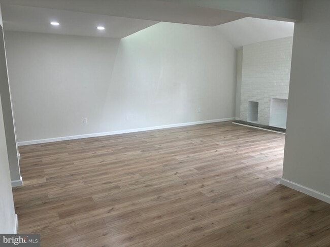 Building Photo - 122 Harvest Ln