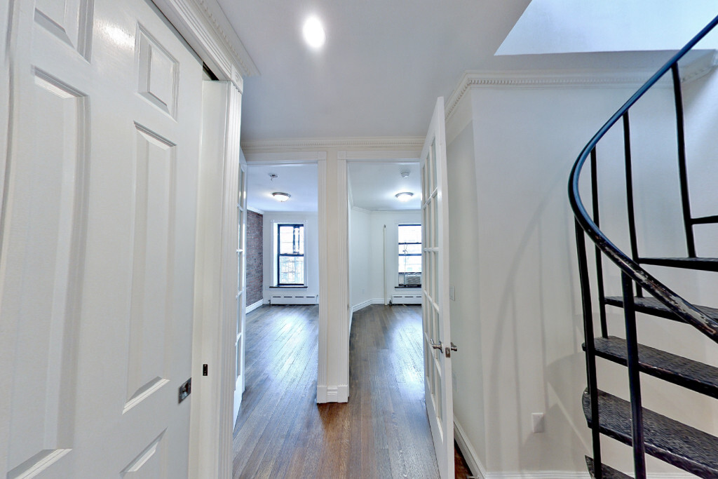 Building Photo - 420 W 51s Street (9th & 10th Ave), #5