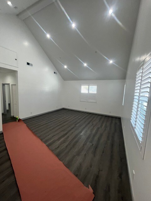 Building Photo - 1023 E 27th St