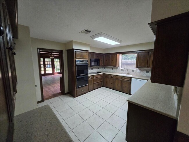 Building Photo - 4242 Honey Oaks Dr