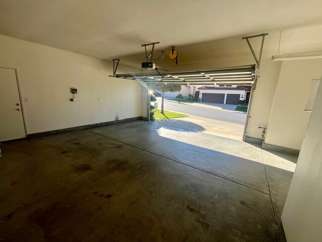 Building Photo - Aviara 4 BD, 3BA in gated community