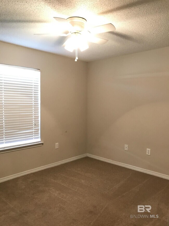 Building Photo - 25855 Argonne Dr