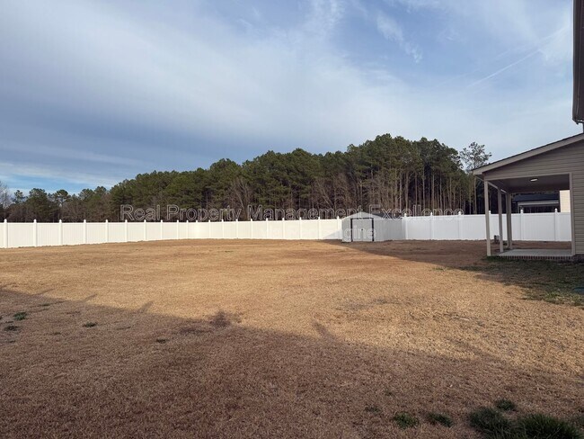 Building Photo - 432 Fallingbrook Dr