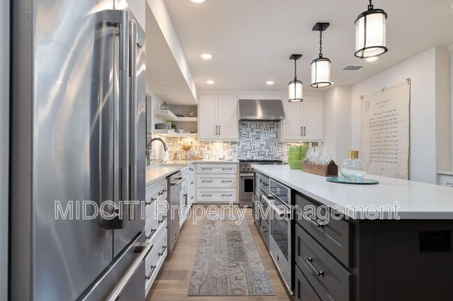 Building Photo - 180 Lake Ridge Dr