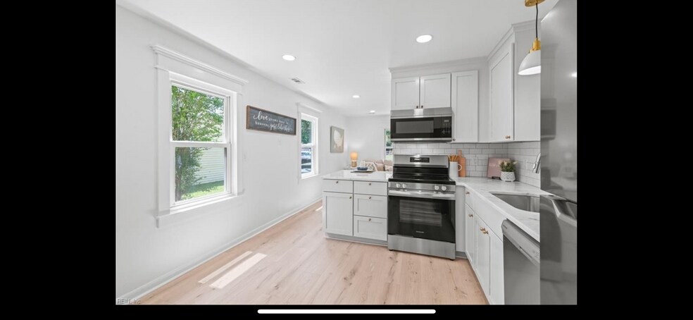 Building Photo - 118 Peachtree Ln