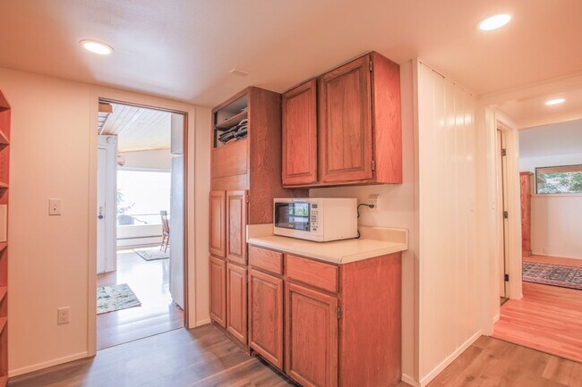 Building Photo - Gorgeous Langley Home With Water View and ...