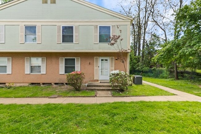 Primary Photo - 43 Woodenbridge Ct