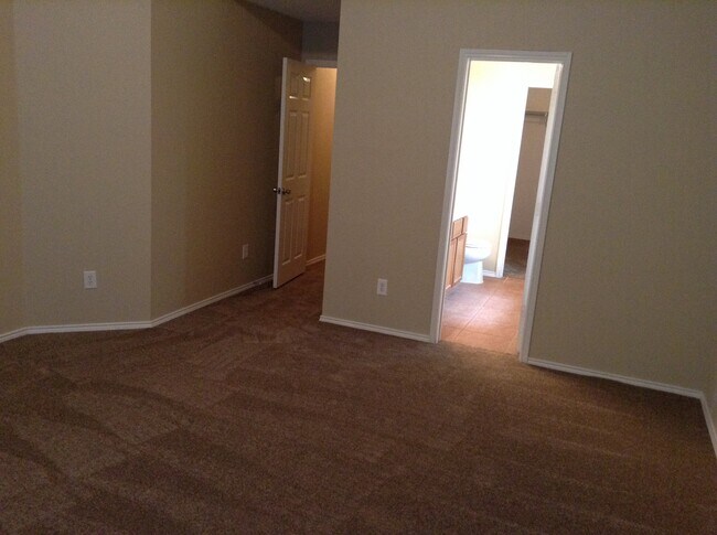 Building Photo - 12529 Patnoe Dr