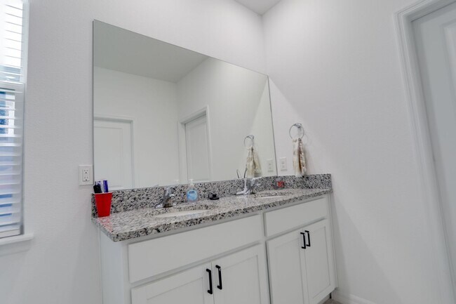 Building Photo - 2830 Lingo Ln