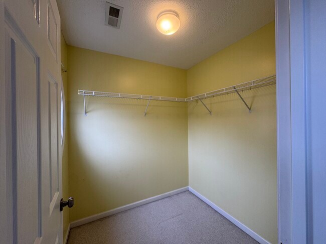 Building Photo - 307 Ludlow Dr